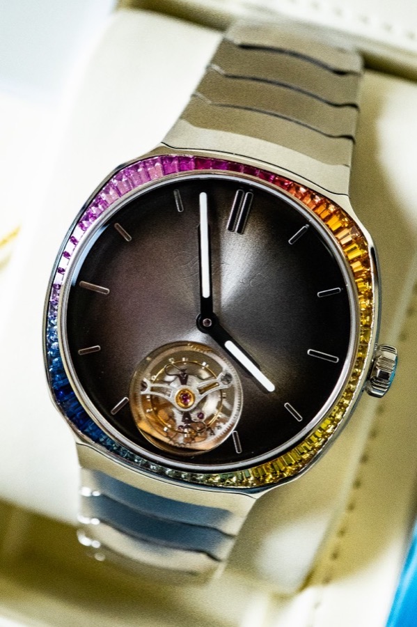 H. Moser & Cie. Streamliner Tourbillon Rainbow